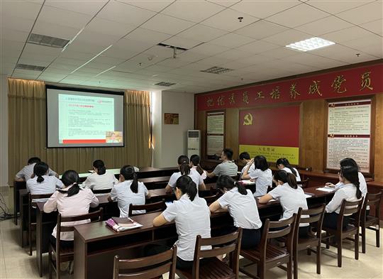 亚搏体育集团有限公司
组织参加疫情常态化下建筑企业经营管理风险管控培训